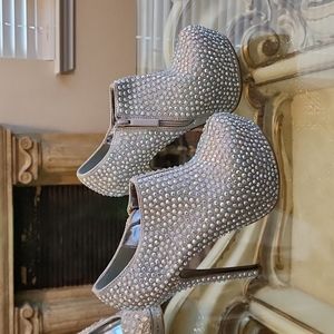 Bella Luna size 8 1/2 studded ankle boots